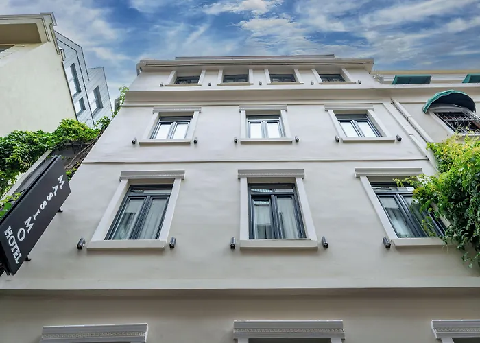 Massimo ホテル 3*